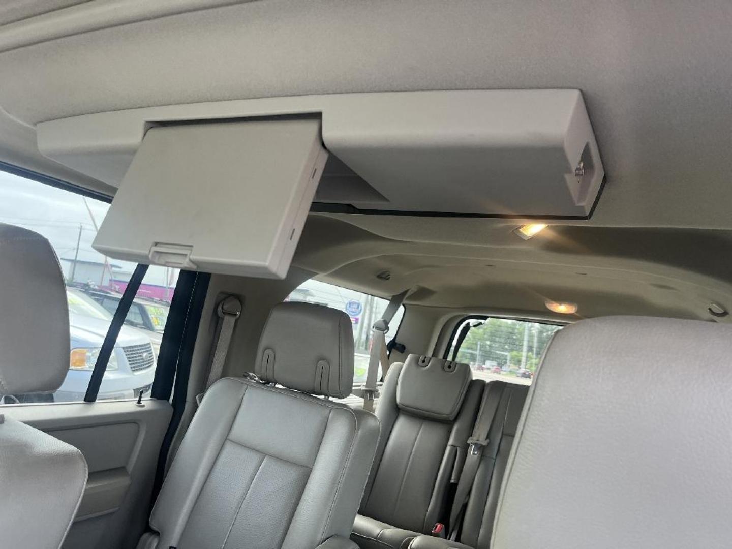 2007 WHITE FORD EXPEDITION EL Limited 2WD (1FMFK19567L) with an 5.4L V8 SOHC 16V engine, AUTOMATIC transmission, located at 2303 West Mt. Houston, Houston, 77038, (281) 507-3956, 29.771597, -95.339569 - Photo#2