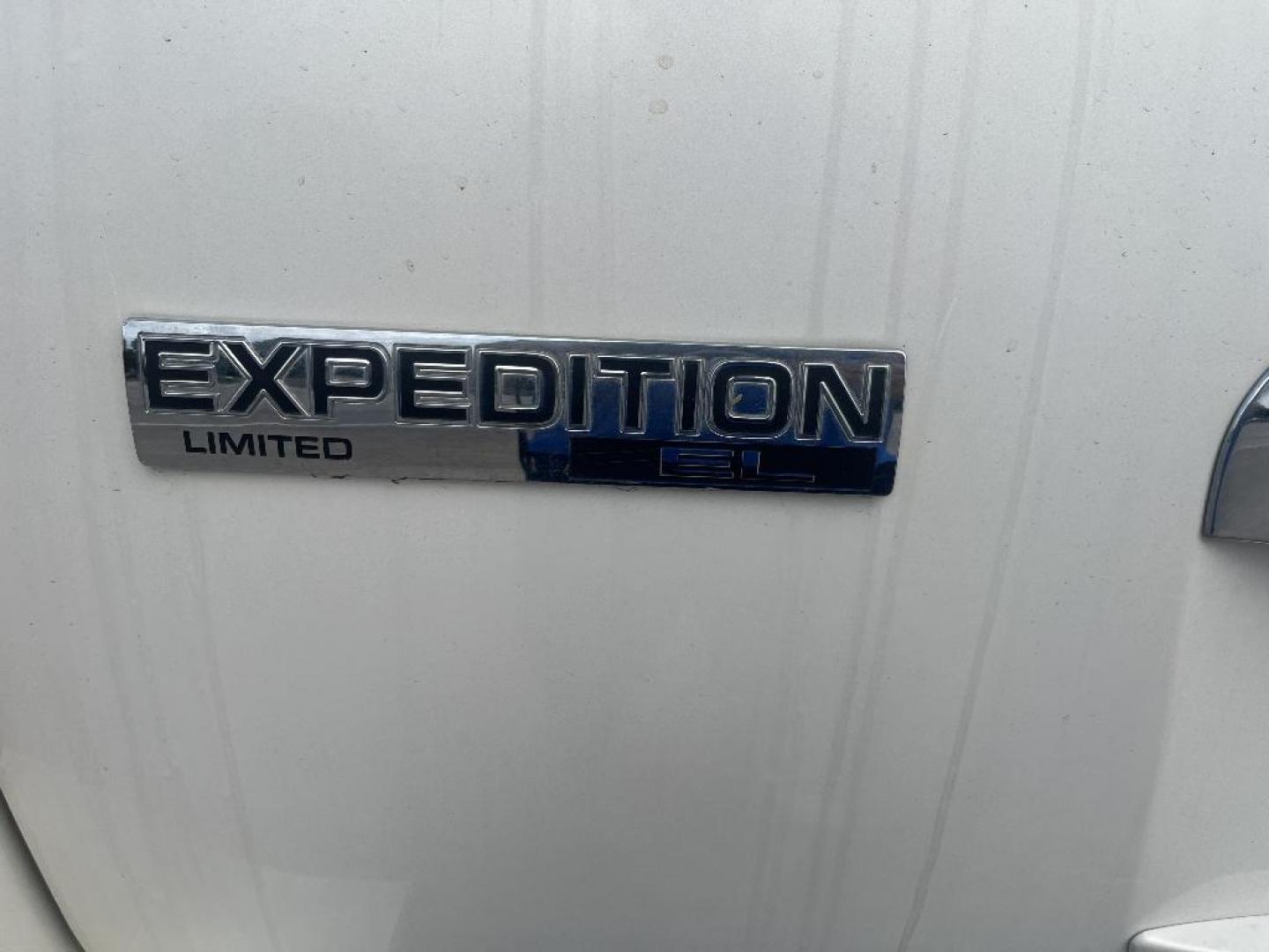 2007 WHITE FORD EXPEDITION EL Limited 2WD (1FMFK19567L) with an 5.4L V8 SOHC 16V engine, AUTOMATIC transmission, located at 2303 West Mt. Houston, Houston, 77038, (281) 507-3956, 29.771597, -95.339569 - Photo#3