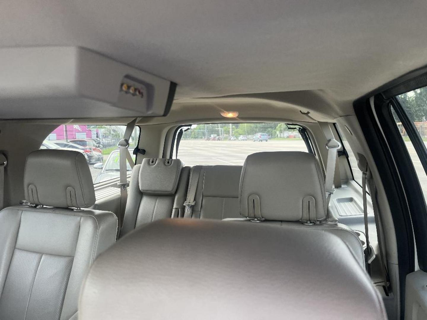 2007 WHITE FORD EXPEDITION EL Limited 2WD (1FMFK19567L) with an 5.4L V8 SOHC 16V engine, AUTOMATIC transmission, located at 2303 West Mt. Houston, Houston, 77038, (281) 507-3956, 29.771597, -95.339569 - Photo#5