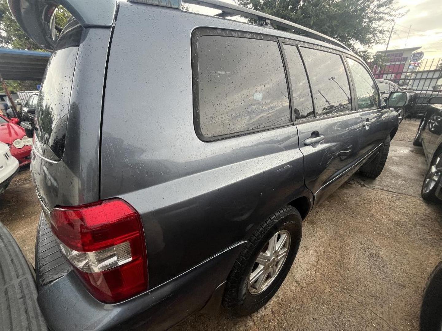 2007 GRAY TOYOTA HIGHLANDER 2WD (JTEGD21A070) with an 2.4L L4 DOHC 16V engine, AUTOMATIC transmission, located at 2303 West Mt. Houston, Houston, 77038, (281) 507-3956, 29.771597, -95.339569 - Photo#1