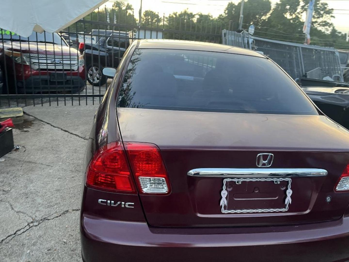 2003 RED HONDA CIVIC EX Sedan 4-spd AT (2HGES26733H) with an 1.7L L4 SOHC 16V engine, AUTOMATIC transmission, located at 2303 West Mt. Houston, Houston, 77038, (281) 507-3956, 29.771597, -95.339569 - Photo#2