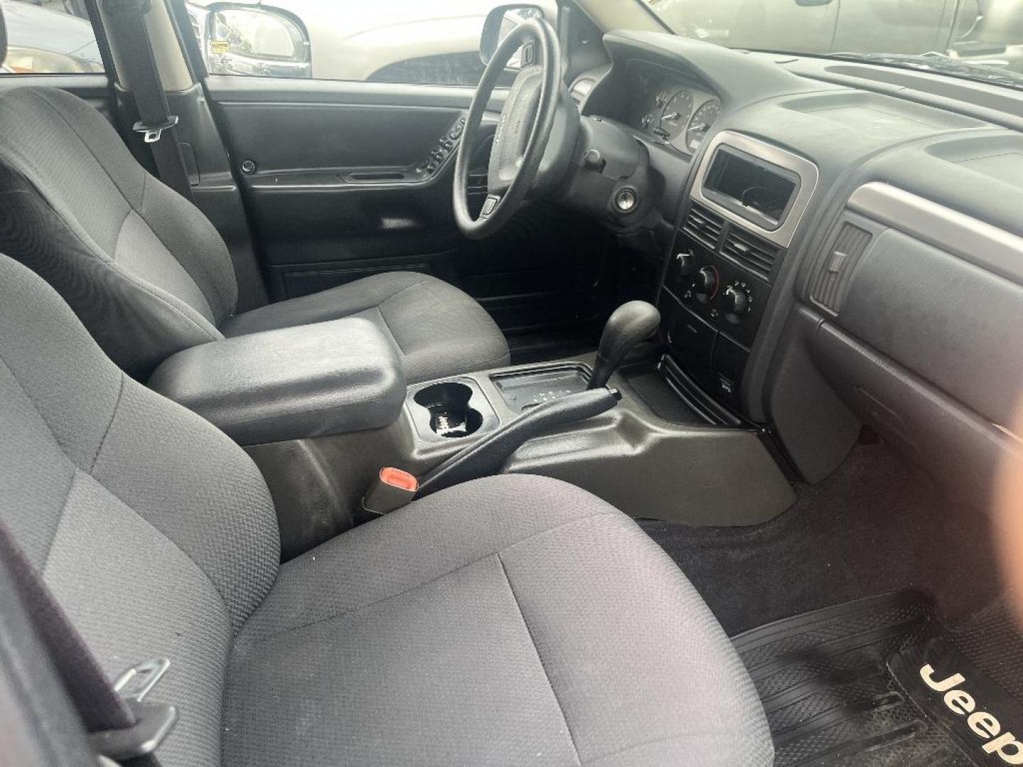 2002 BLACK JEEP GRAND CHEROKEE Laredo 2WD (1J4GX48S22C) with an 4.0L L6 OHV 12V engine, AUTOMATIC transmission, located at 2303 West Mt. Houston, Houston, 77038, (281) 507-3956, 29.771597, -95.339569 - Photo#4