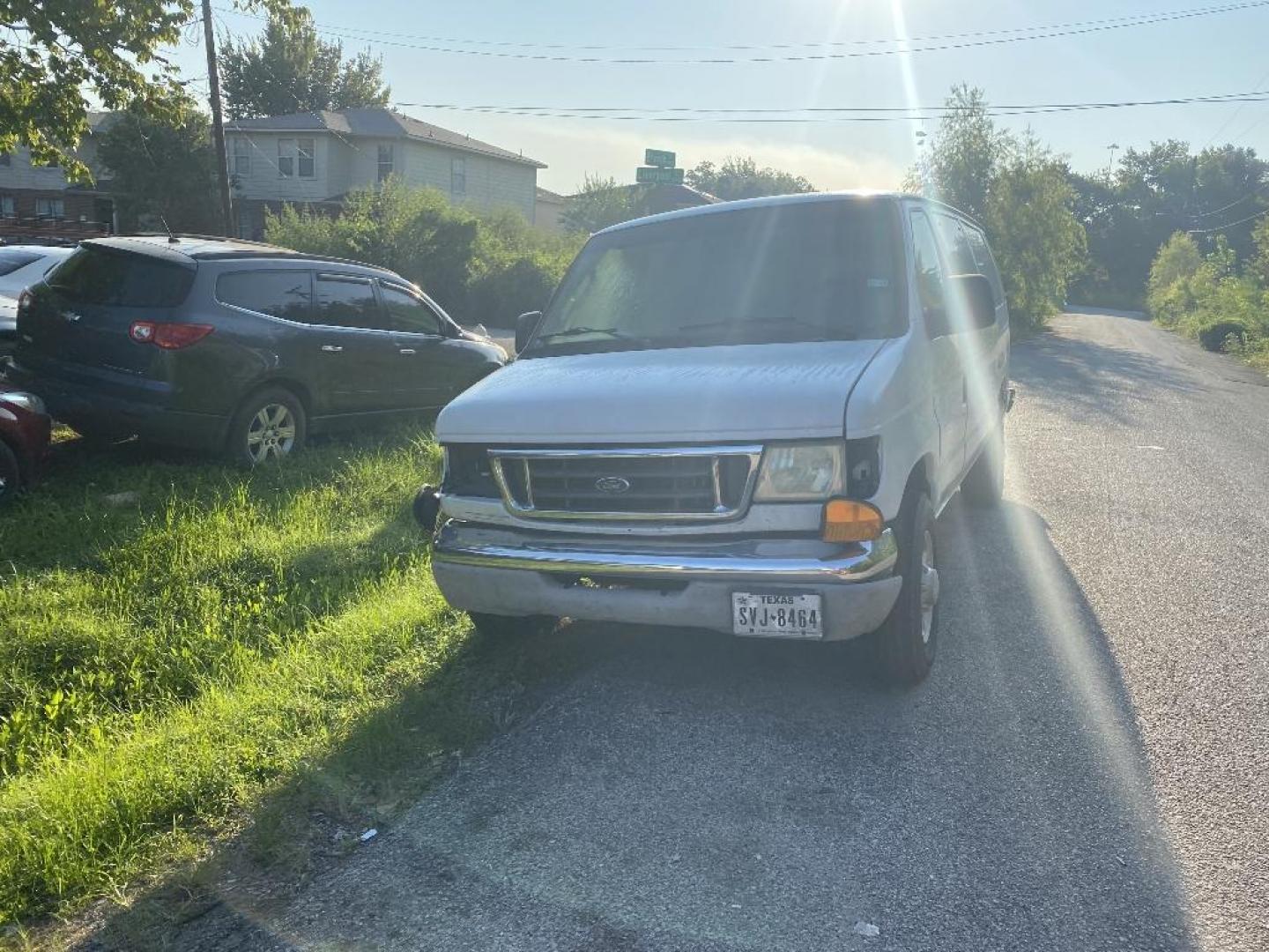 2003 WHITE FORD ECONOLINE E-350 Super Duty Extended (1FBSS31L63H) with an 5.4L V8 SOHC 16V engine, AUTOMATIC transmission, located at 2303 West Mt. Houston, Houston, 77038, (281) 507-3956, 29.771597, -95.339569 - Photo#0