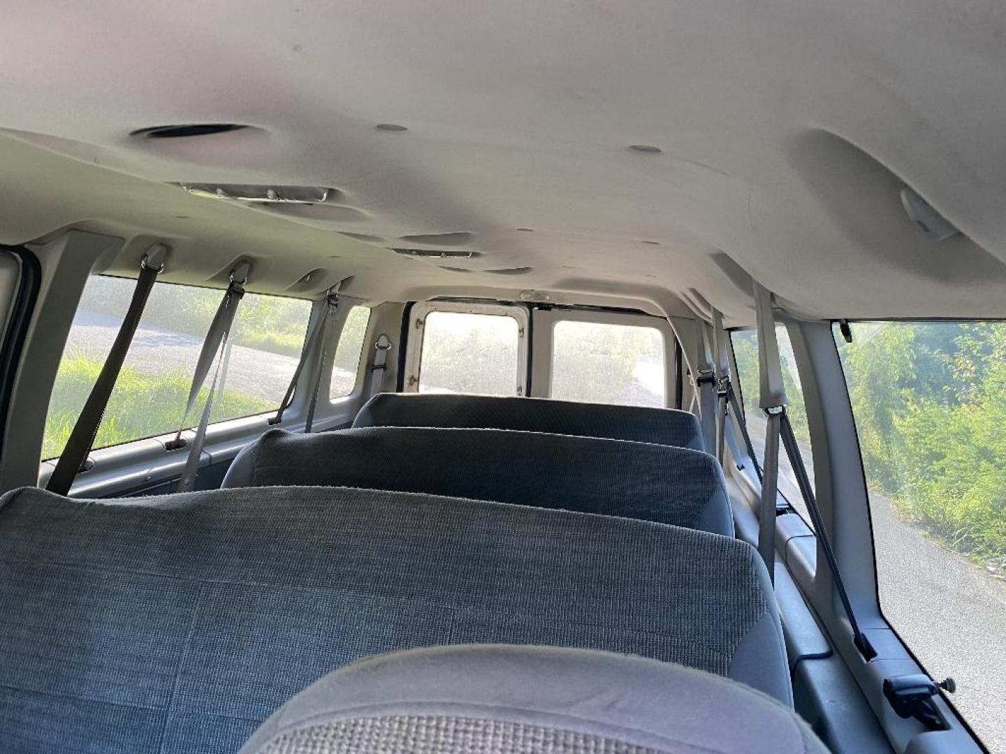 2003 WHITE FORD ECONOLINE E-350 Super Duty Extended (1FBSS31L63H) with an 5.4L V8 SOHC 16V engine, AUTOMATIC transmission, located at 2303 West Mt. Houston, Houston, 77038, (281) 507-3956, 29.771597, -95.339569 - Photo#1