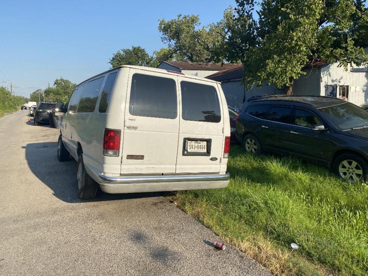 2003 WHITE FORD ECONOLINE E-350 Super Duty Extended (1FBSS31L63H) with an 5.4L V8 SOHC 16V engine, AUTOMATIC transmission, located at 2303 West Mt. Houston, Houston, 77038, (281) 507-3956, 29.771597, -95.339569 - Photo#3