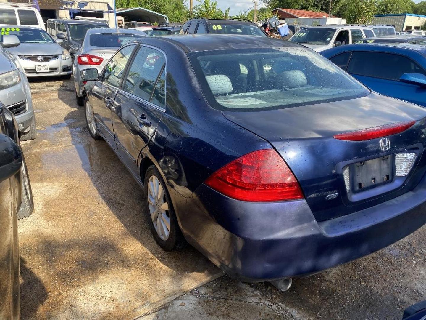 2007 BLUE HONDA ACCORD SE V-6 Sedan AT (1HGCM66407A) with an 3.0L V6 SOHC 24V engine, AUTOMATIC transmission, located at 2303 West Mt. Houston, Houston, 77038, (281) 507-3956, 29.771597, -95.339569 - Photo#3