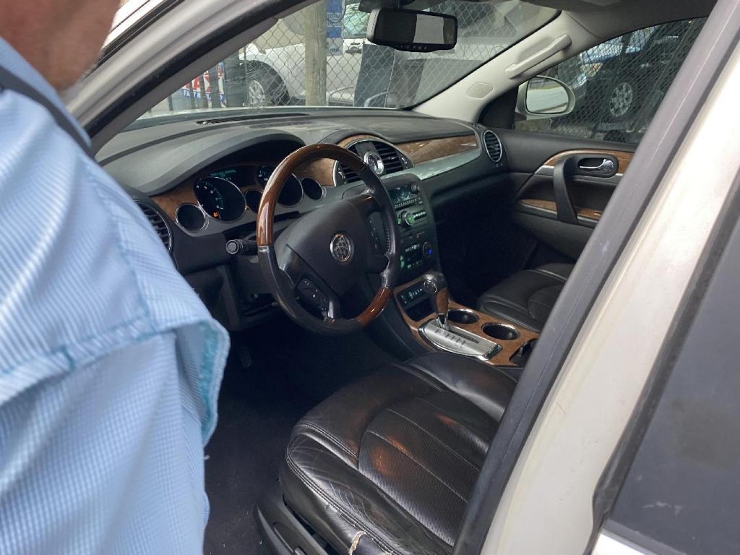 2012 WHITE BUICK ENCLAVE Leather FWD (5GAKRCED0CJ) with an 3.6L V6 DOHC 24V engine, AUTOMATIC transmission, located at 2303 West Mt. Houston, Houston, 77038, (281) 507-3956, 29.771597, -95.339569 - Photo#2