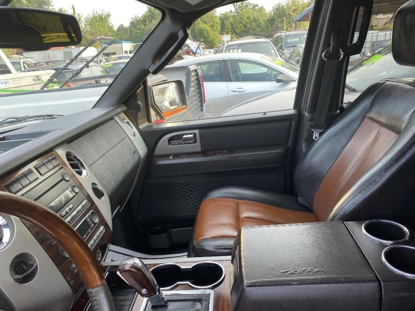 2007 BLACK FORD EXPEDITION EL Limited 2WD (1FMFK19587L) with an 5.4L V8 SOHC 16V engine, AUTOMATIC transmission, located at 2303 West Mt. Houston, Houston, 77038, (281) 507-3956, 29.771597, -95.339569 - Photo#4