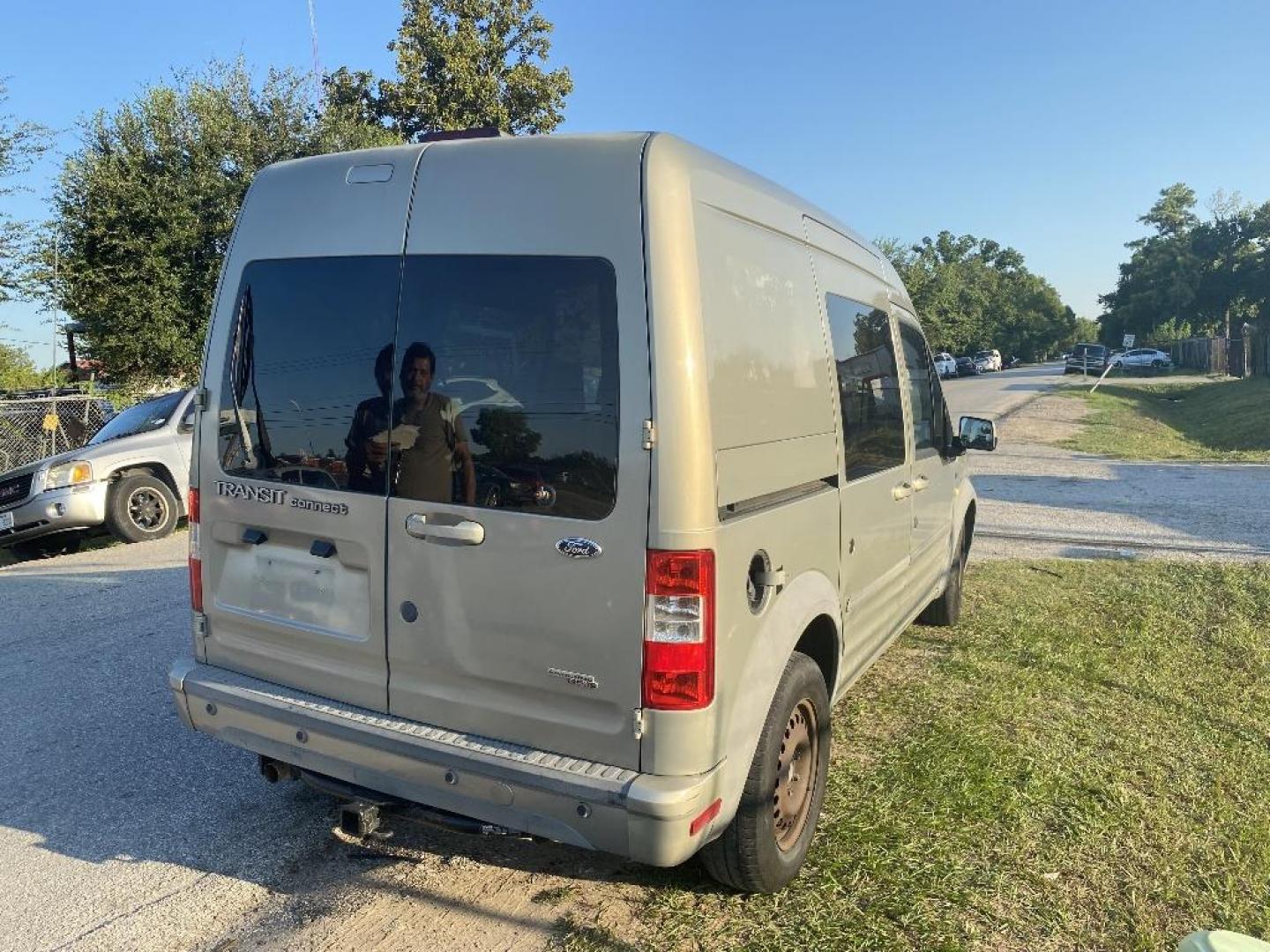 2013 GRAY TRANSIT CONNECT XLT (NMOKS9BN4DT) , AUTOMATIC transmission, located at 2303 West Mt. Houston, Houston, 77038, (281) 507-3956, 29.771597, -95.339569 - Photo#2