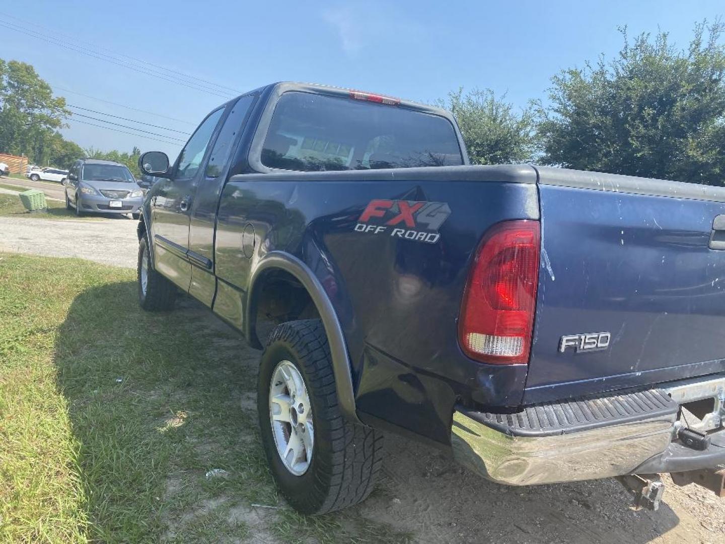 2002 BLUE FORD F-150 XL SuperCab Short Bed 4WD (1FTRX18L62K) with an 5.4L V8 SOHC 16V engine, AUTOMATIC transmission, located at 2303 West Mt. Houston, Houston, 77038, (281) 507-3956, 29.771597, -95.339569 - Photo#3