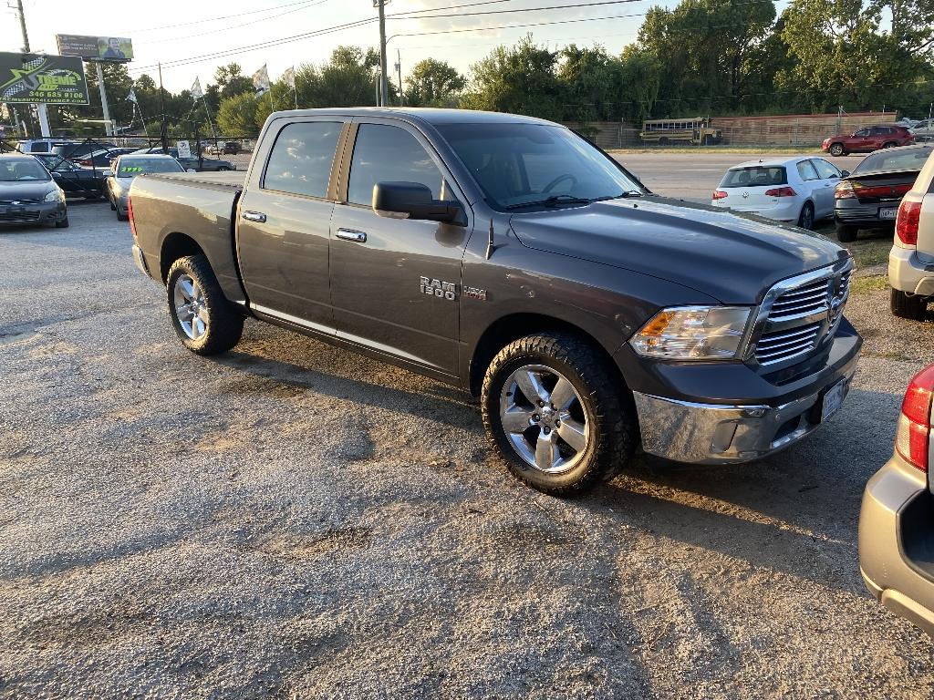 photo of 2016 RAM 1500 SLT Crew Cab SWB 4WD