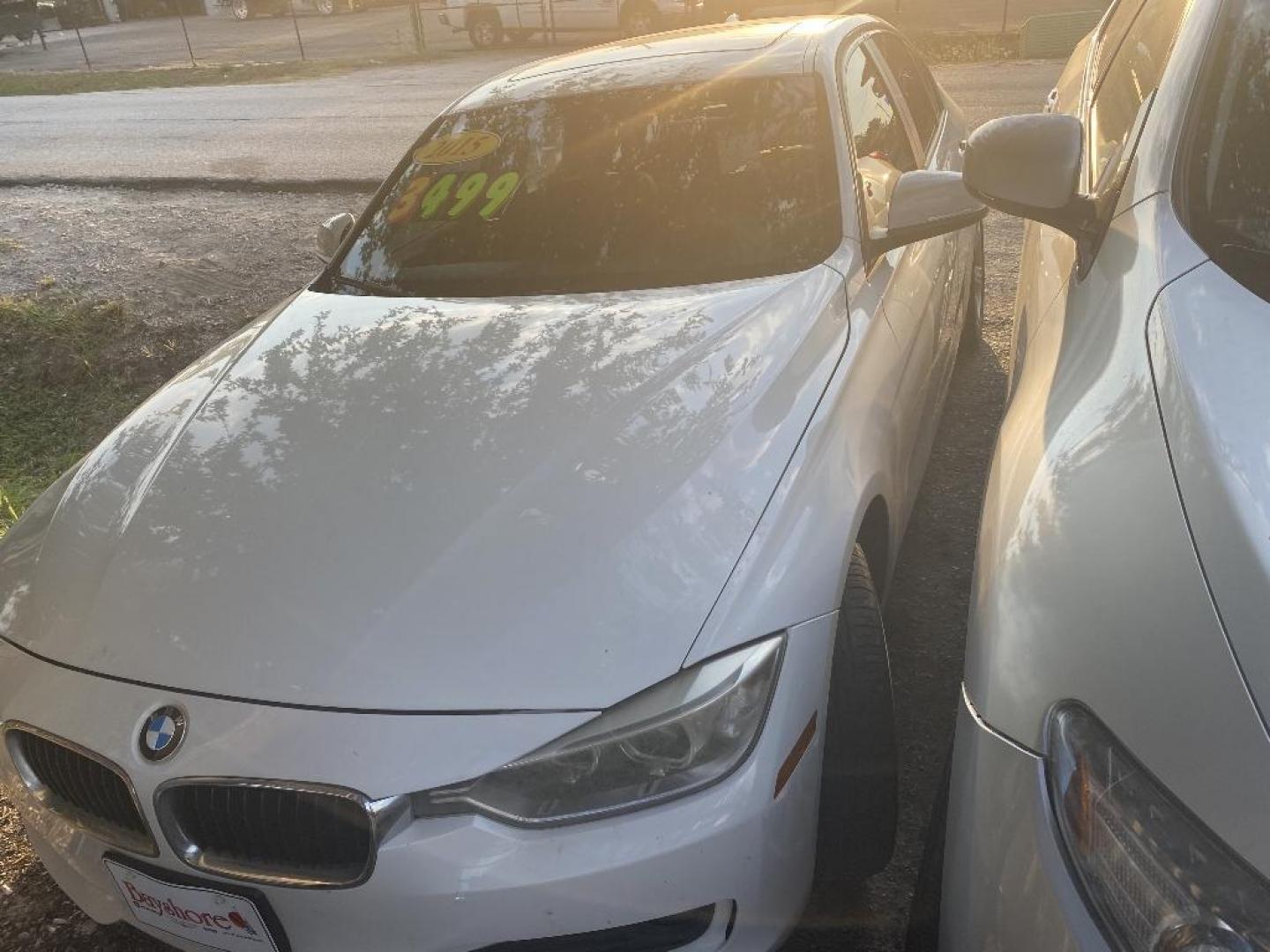 2015 WHITE BMW 3-SERIES 328i Sedan (WBA3A5G51FN) with an 2.0L L4 DOHC 16V engine, AUTOMATIC transmission, located at 2303 West Mt. Houston, Houston, 77038, (281) 507-3956, 29.771597, -95.339569 - Photo#3