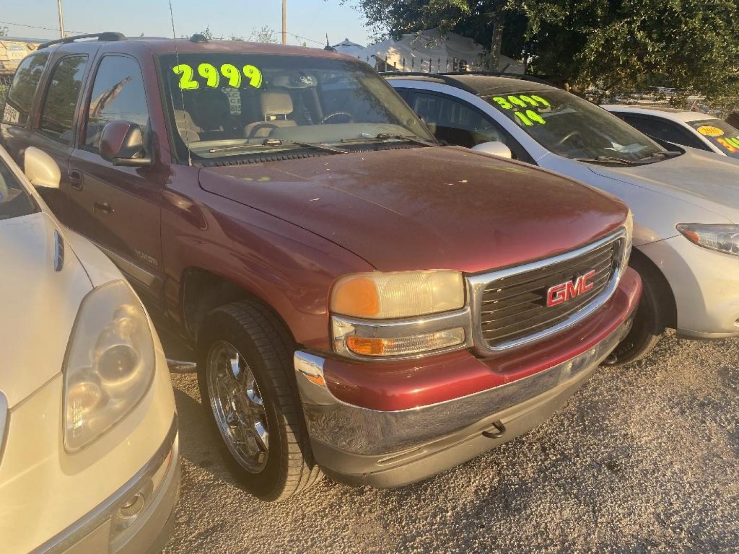 2005 RED GMC YUKON 2WD (1GKEC13T05R) with an 5.3L V8 OHV 16V engine, AUTOMATIC transmission, located at 2303 West Mt. Houston, Houston, 77038, (281) 507-3956, 29.771597, -95.339569 - Photo#2