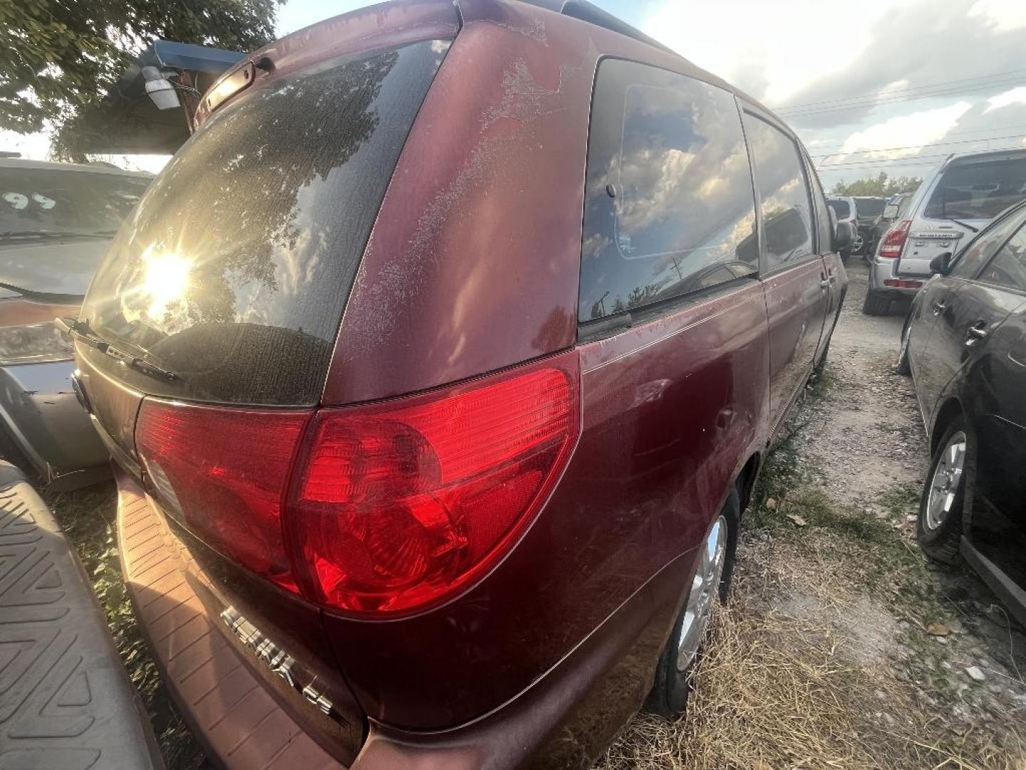 2006 MAROON /MAROON TOYOTA SIENNA LE 7-Passenger (5TDZA23C56S) with an 3.3L V6 DOHC 24V engine, AUTOMATIC transmission, located at 2303 West Mt. Houston, Houston, 77038, (281) 507-3956, 29.771597, -95.339569 - Photo#1