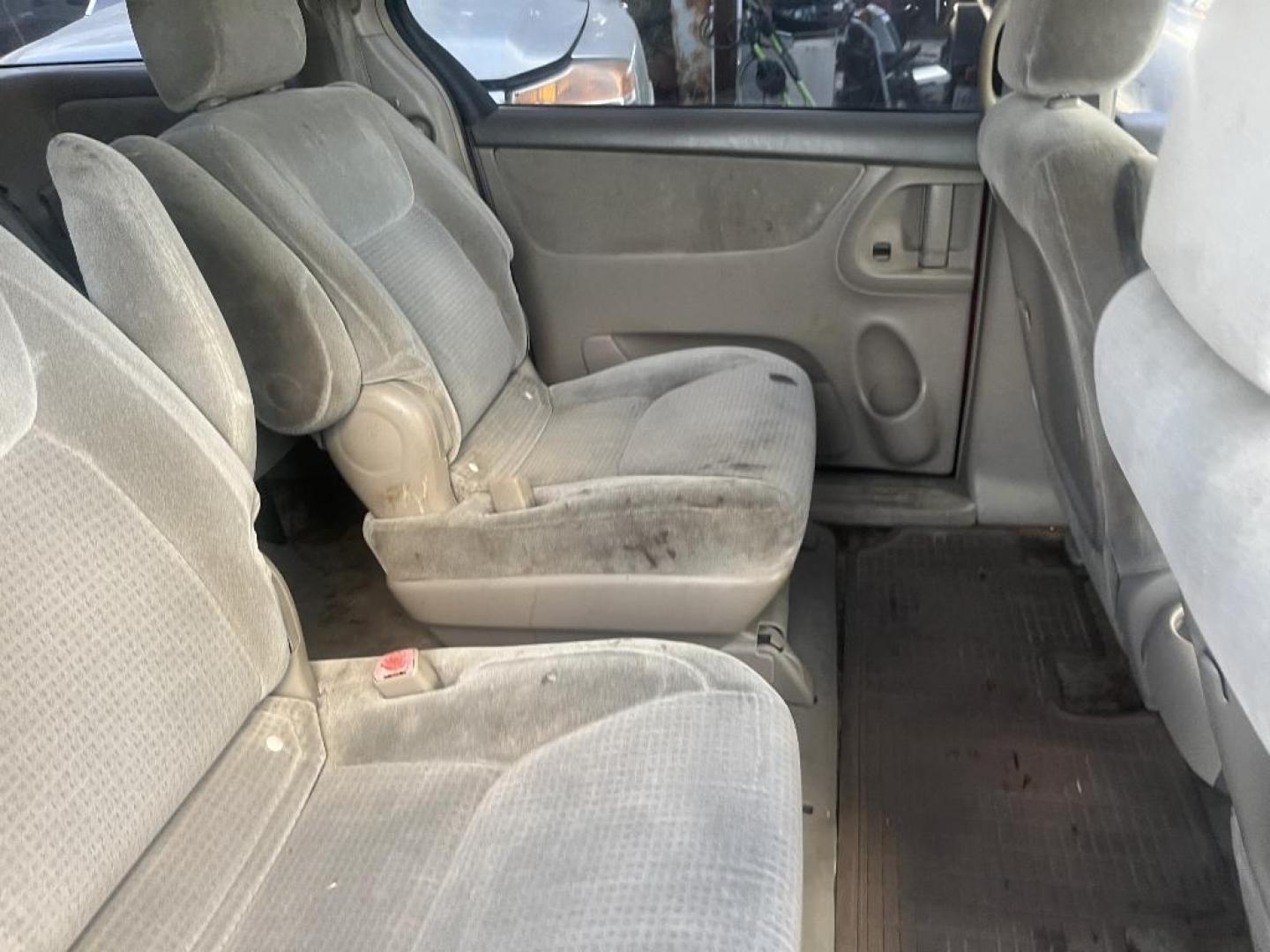 2006 MAROON /MAROON TOYOTA SIENNA LE 7-Passenger (5TDZA23C56S) with an 3.3L V6 DOHC 24V engine, AUTOMATIC transmission, located at 2303 West Mt. Houston, Houston, 77038, (281) 507-3956, 29.771597, -95.339569 - Photo#2