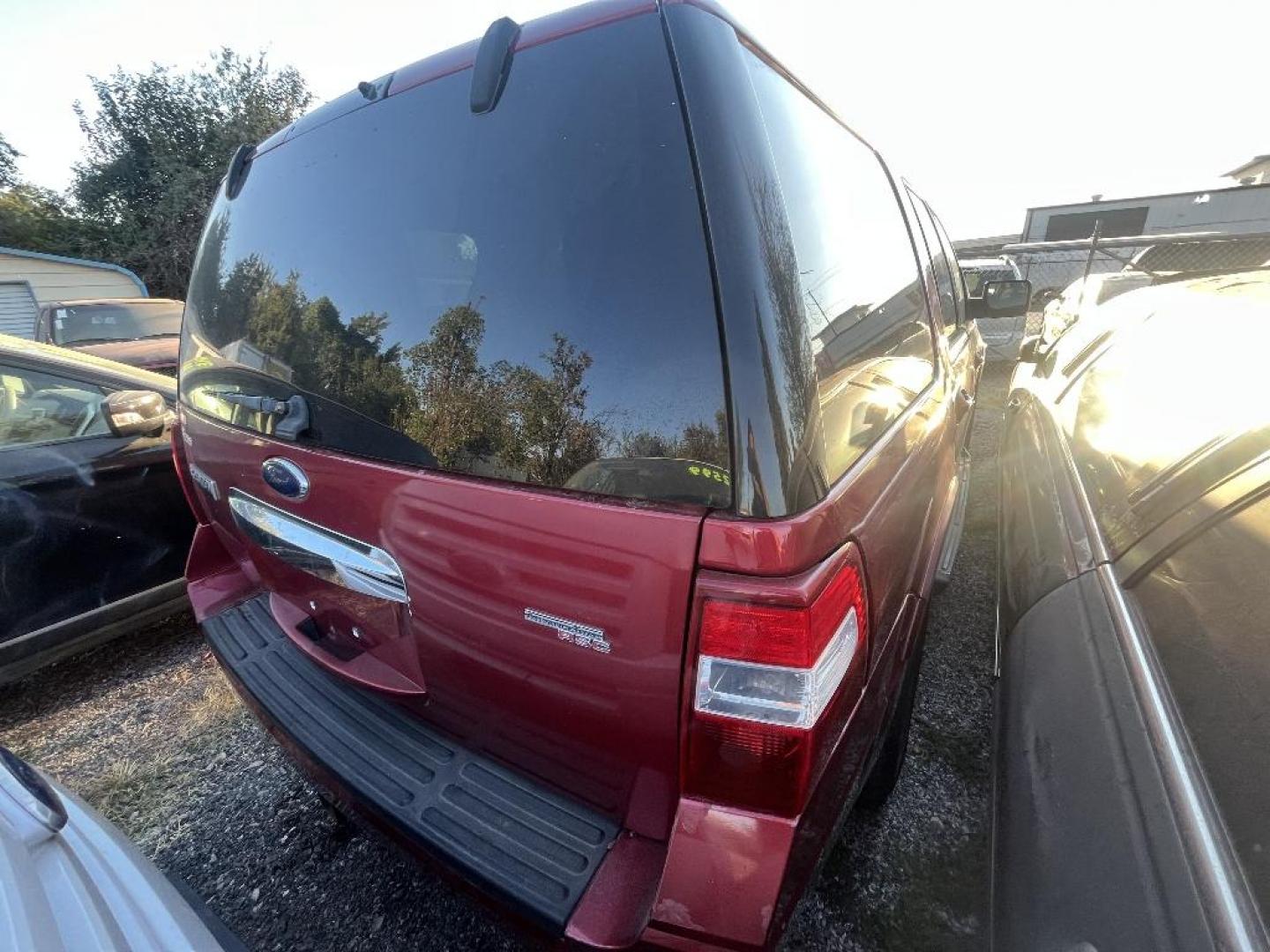 2008 RED FORD EXPEDITION XLT 2WD (1FMFU15578L) with an 5.4L V8 SOHC 16V engine, AUTOMATIC transmission, located at 2303 West Mt. Houston, Houston, 77038, (281) 507-3956, 29.771597, -95.339569 - Photo#1