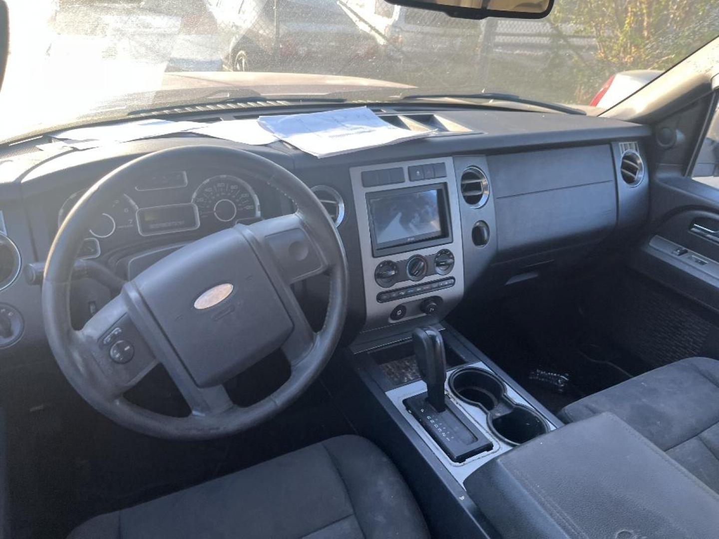 2008 RED FORD EXPEDITION XLT 2WD (1FMFU15578L) with an 5.4L V8 SOHC 16V engine, AUTOMATIC transmission, located at 2303 West Mt. Houston, Houston, 77038, (281) 507-3956, 29.771597, -95.339569 - Photo#3