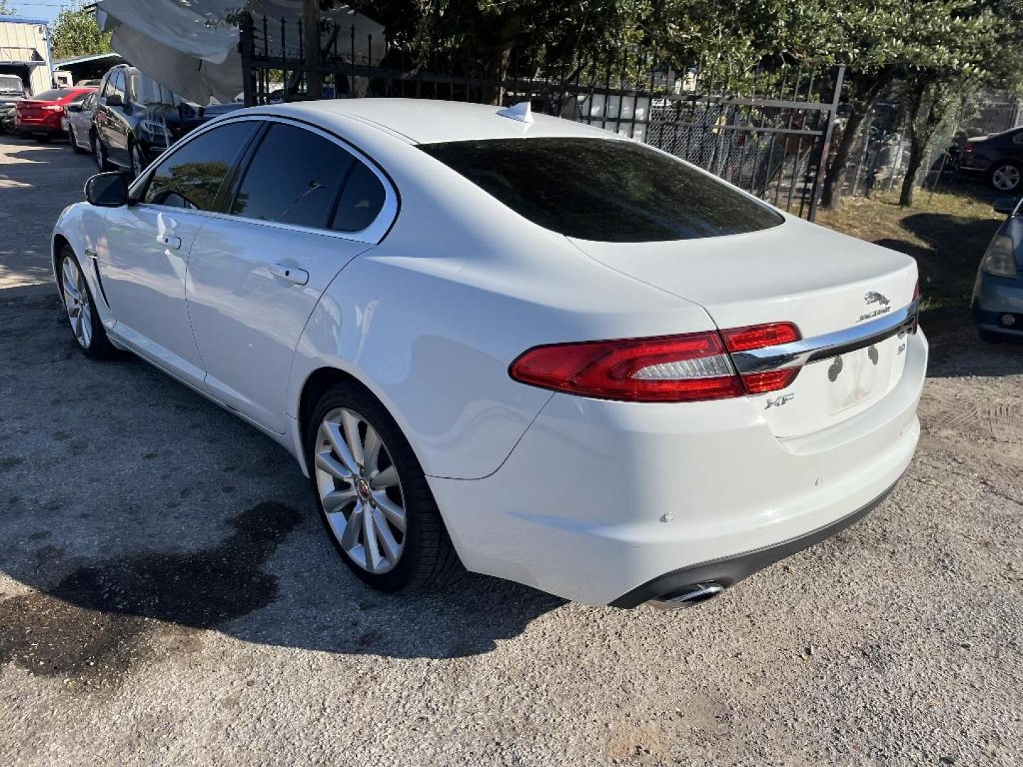 2014 WHITE JAGUAR XF-SERIES XF Supercharged (SAJWA0EX6E8) with an 5.0L V8 DOHC 32V SUPERCHARGED engine, AUTOMATIC transmission, located at 2303 West Mt. Houston, Houston, 77038, (281) 507-3956, 29.771597, -95.339569 - Photo#1