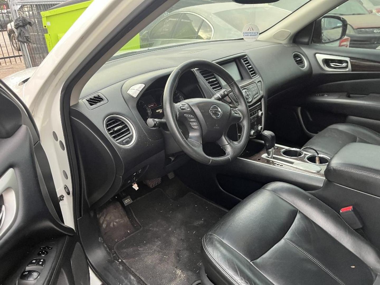 2013 WHITE NISSAN PATHFINDER LE 2WD (5N1AR2MNXDC) with an 3.5L V6 DOHC 24V engine, AUTOMATIC transmission, located at 2303 West Mt. Houston, Houston, 77038, (281) 507-3956, 29.771597, -95.339569 - Photo#1