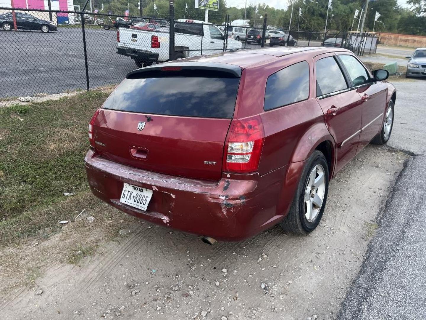 2007 RED DODGE MAGNUM SXT (2D4FV47V97H) with an 3.5L V6 SOHC 24V engine, AUTOMATIC transmission, located at 2303 West Mt. Houston, Houston, 77038, (281) 507-3956, 29.771597, -95.339569 - Photo#1