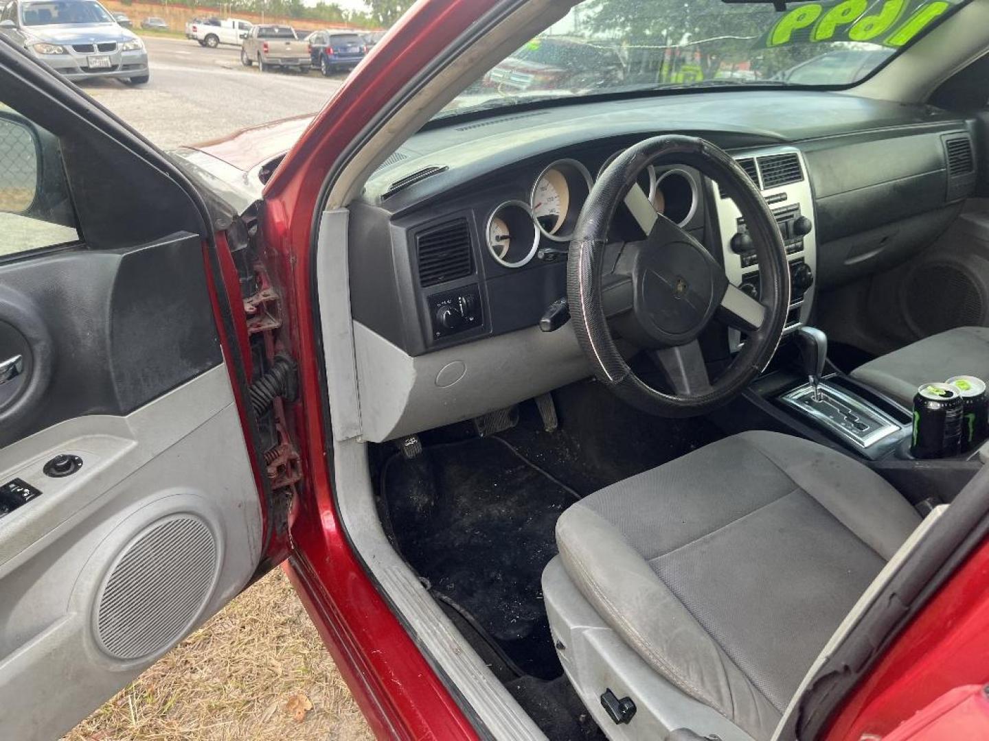 2007 RED DODGE MAGNUM SXT (2D4FV47V97H) with an 3.5L V6 SOHC 24V engine, AUTOMATIC transmission, located at 2303 West Mt. Houston, Houston, 77038, (281) 507-3956, 29.771597, -95.339569 - Photo#2