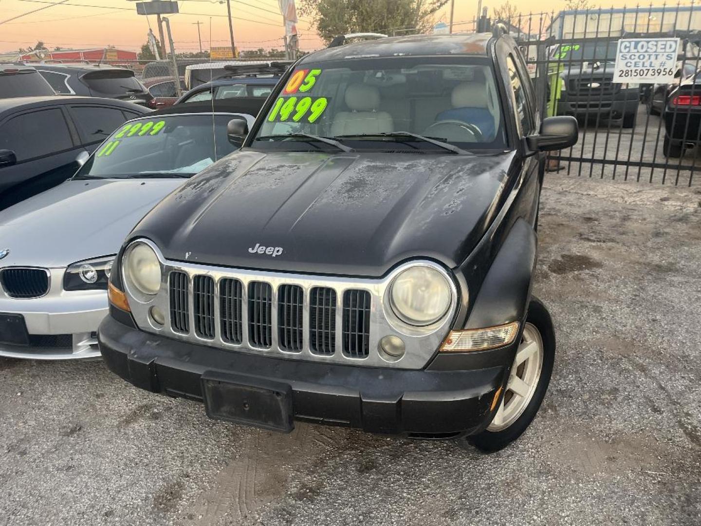 2005 GRAY JEEP LIBERTY Limited 2WD (1J4GK58K05W) with an 3.7L V6 SOHC 12V engine, 4-SPEED AUTOMATIC transmission, located at 2303 West Mt. Houston, Houston, 77038, (281) 507-3956, 29.771597, -95.339569 - Photo#0