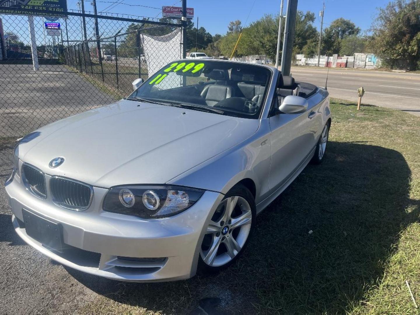 2011 GRAY BMW 1-SERIES 128i Convertible (WBAUL7C52BV) with an 3.0L L6 DOHC 24V engine, AUTOMATIC transmission, located at 2303 West Mt. Houston, Houston, 77038, (281) 507-3956, 29.771597, -95.339569 - Photo#2