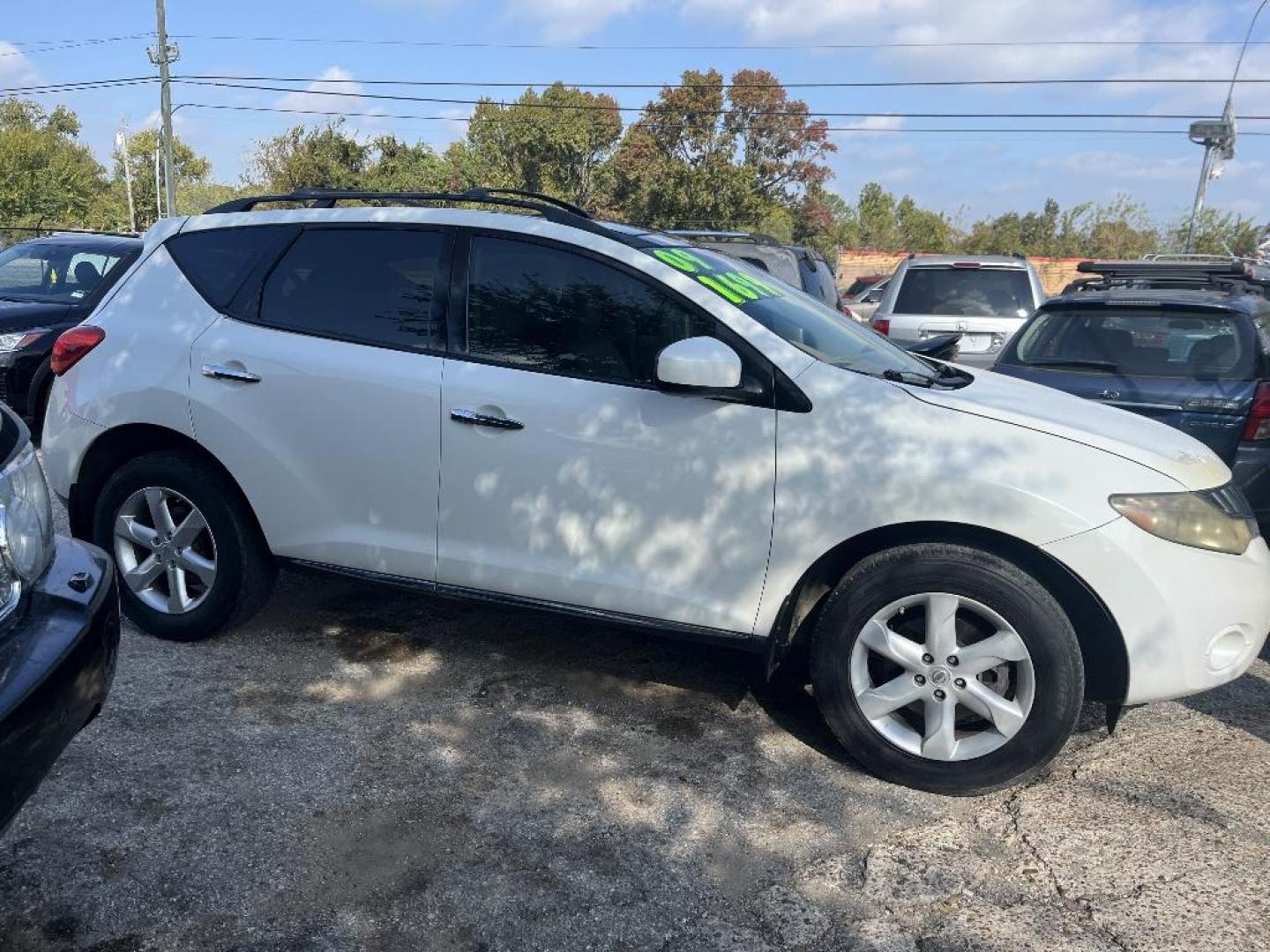 2009 WHITE NISSAN MURANO S (JN8AZ18U59W) with an 3.5L V6 DOHC 24V engine, AUTOMATIC transmission, located at 2303 West Mt. Houston, Houston, 77038, (281) 507-3956, 29.771597, -95.339569 - Photo#0