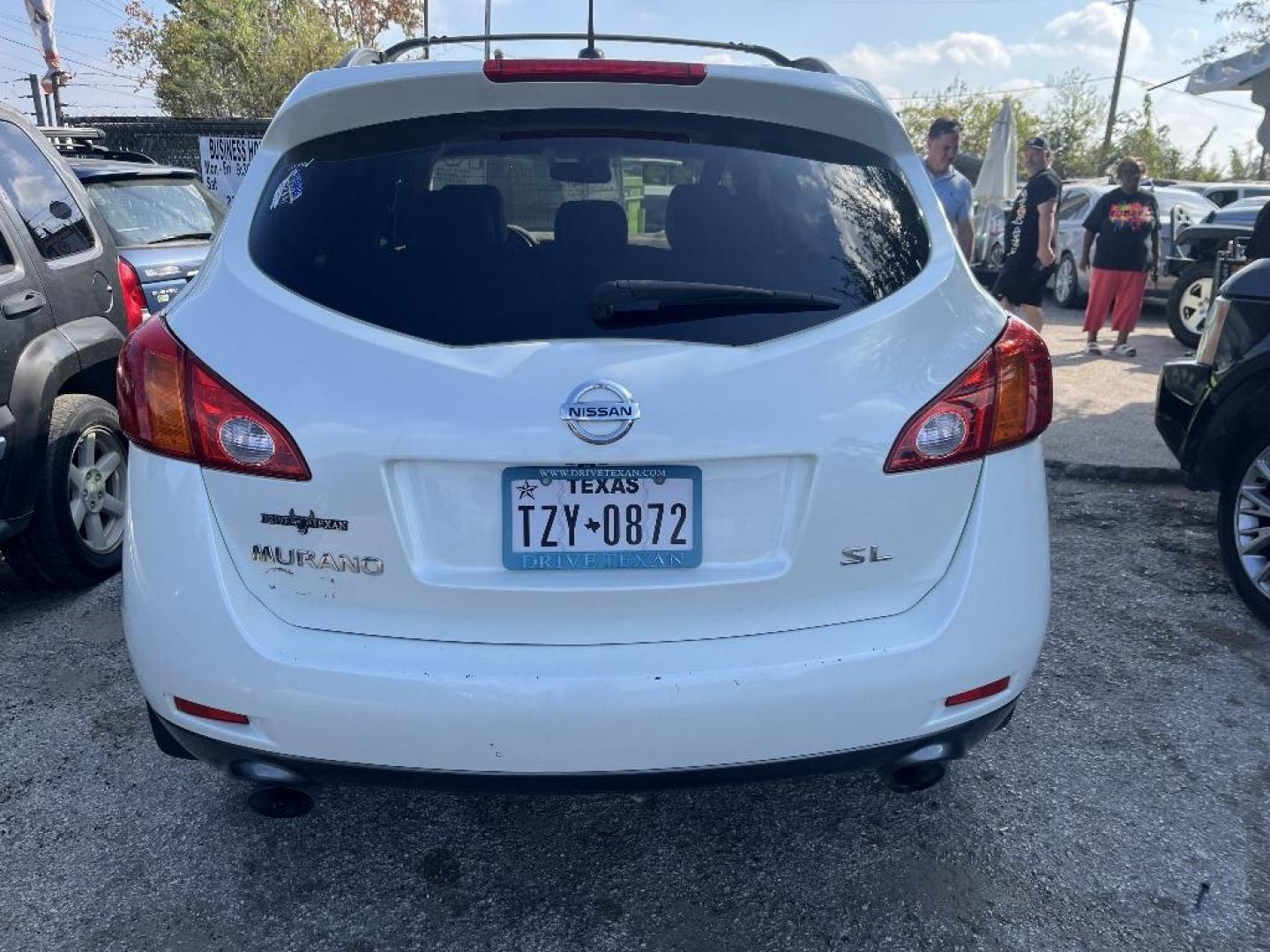2009 WHITE NISSAN MURANO S (JN8AZ18U59W) with an 3.5L V6 DOHC 24V engine, AUTOMATIC transmission, located at 2303 West Mt. Houston, Houston, 77038, (281) 507-3956, 29.771597, -95.339569 - Photo#2