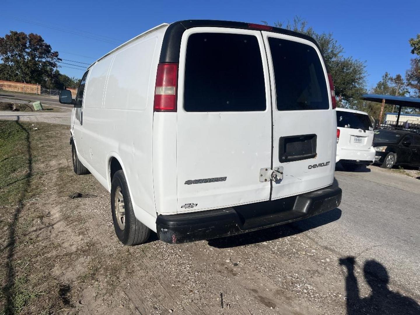 2004 WHITE CHEVROLET VAN 1500 Cargo (1GCFG15X841) with an 4.3L V6 OHV 12V engine, AUTOMATIC transmission, located at 2303 West Mt. Houston, Houston, 77038, (281) 507-3956, 29.771597, -95.339569 - Photo#2