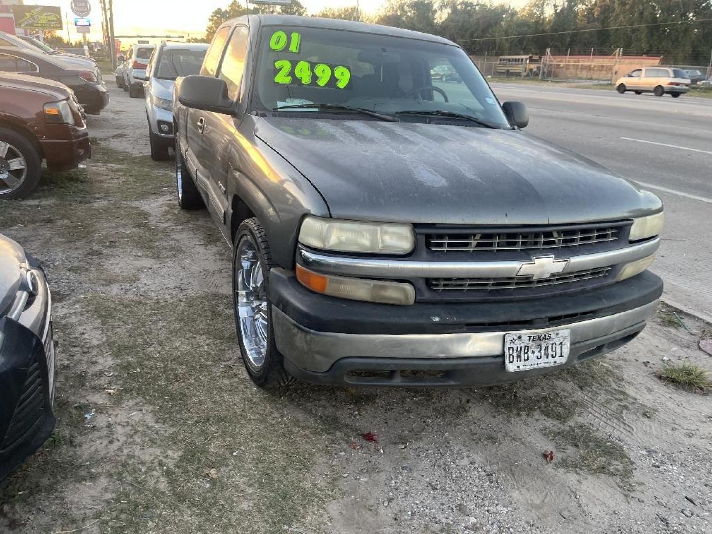 2001 GRAY CHEVROLET SILVERADO 1500 Ext. Cab Short Bed 2WD (2GCEC19T611) with an 5.3L V8 OHV 16V engine, AUTOMATIC transmission, located at 2303 West Mt. Houston, Houston, 77038, (281) 507-3956, 29.771597, -95.339569 - Photo#3