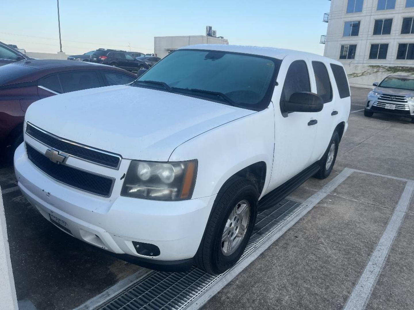 2008 WHITE CHEVROLET TAHOE 2WD - Police/Special Service (1GNEC03088R) with an 5.3L V8 OHV 16V FFV engine, AUTOMATIC transmission, located at 2303 West Mt. Houston, Houston, 77038, (281) 507-3956, 29.771597, -95.339569 - Photo#2