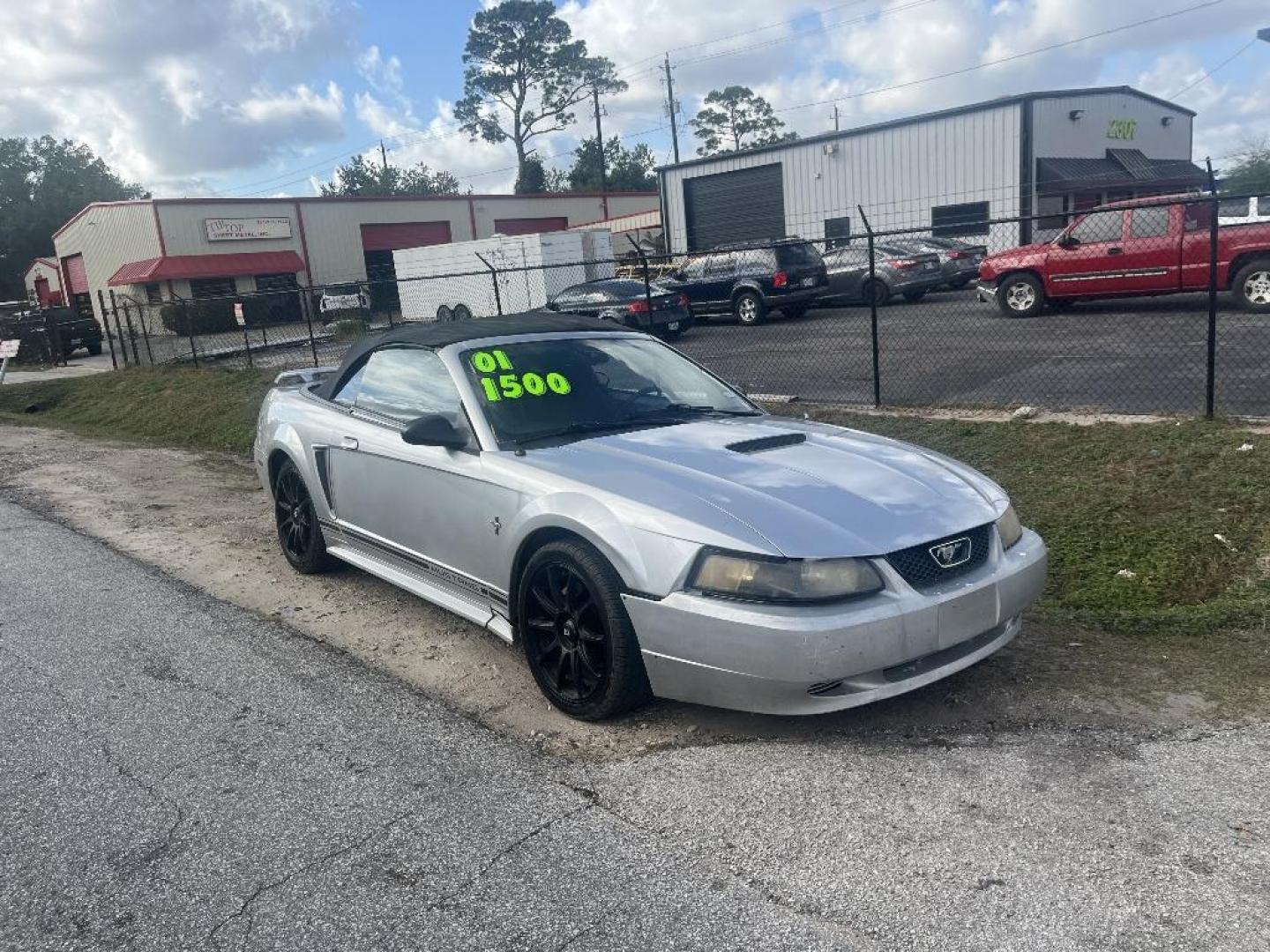 2001 GRAY FORD MUSTANG Deluxe Convertible (1FAFP44451F) with an 3.8L V6 OHV 12V engine, AUTOMATIC transmission, located at 2303 West Mt. Houston, Houston, 77038, (281) 507-3956, 29.771597, -95.339569 - Photo#0