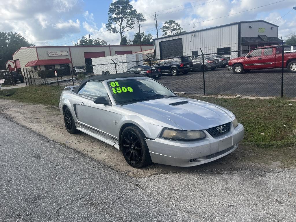 photo of 2001 FORD MUSTANG Deluxe Convertible