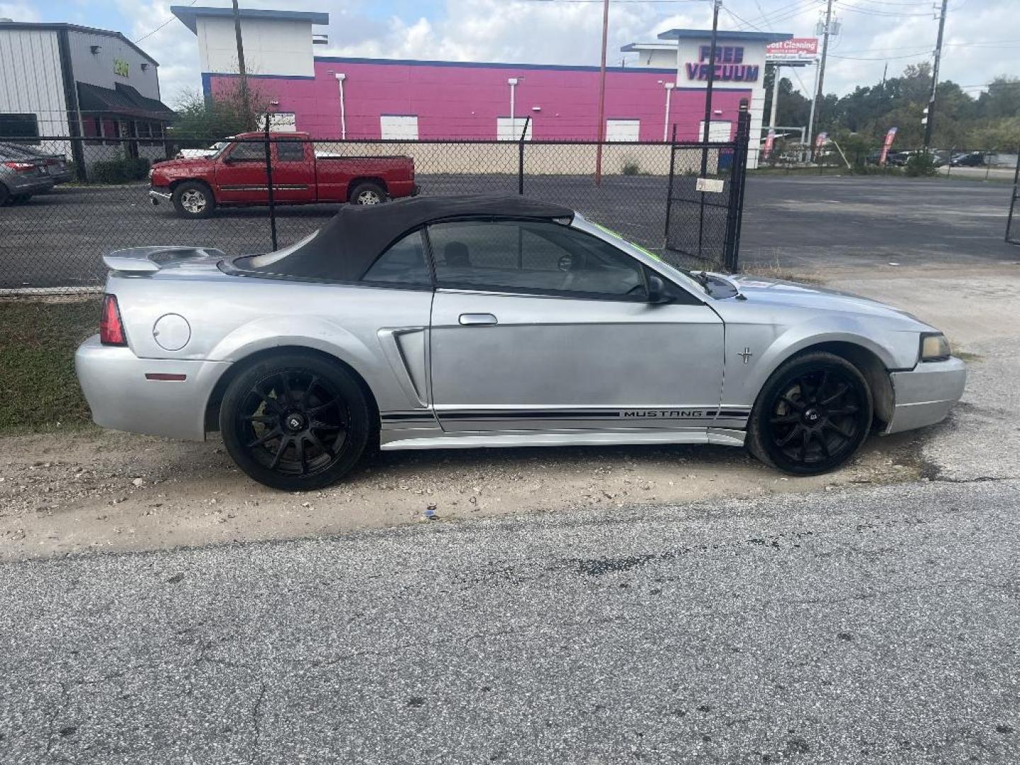 2001 GRAY FORD MUSTANG Deluxe Convertible (1FAFP44451F) with an 3.8L V6 OHV 12V engine, AUTOMATIC transmission, located at 2303 West Mt. Houston, Houston, 77038, (281) 507-3956, 29.771597, -95.339569 - Photo#1