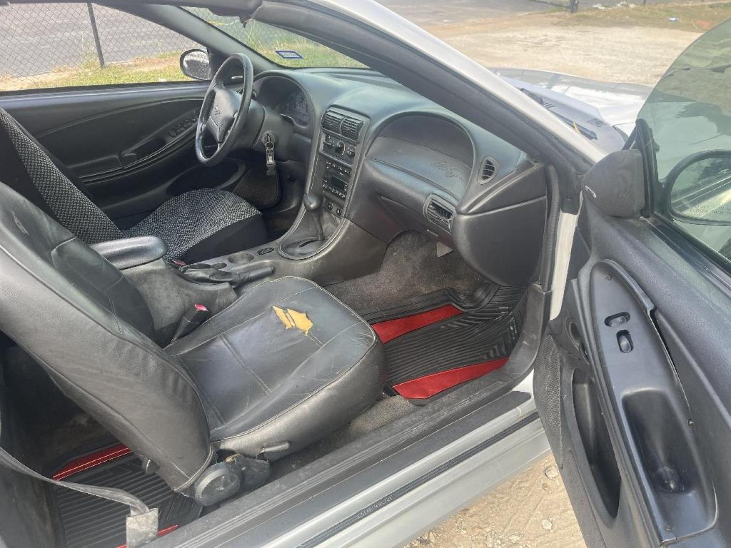 2001 GRAY FORD MUSTANG Deluxe Convertible (1FAFP44451F) with an 3.8L V6 OHV 12V engine, AUTOMATIC transmission, located at 2303 West Mt. Houston, Houston, 77038, (281) 507-3956, 29.771597, -95.339569 - Photo#3