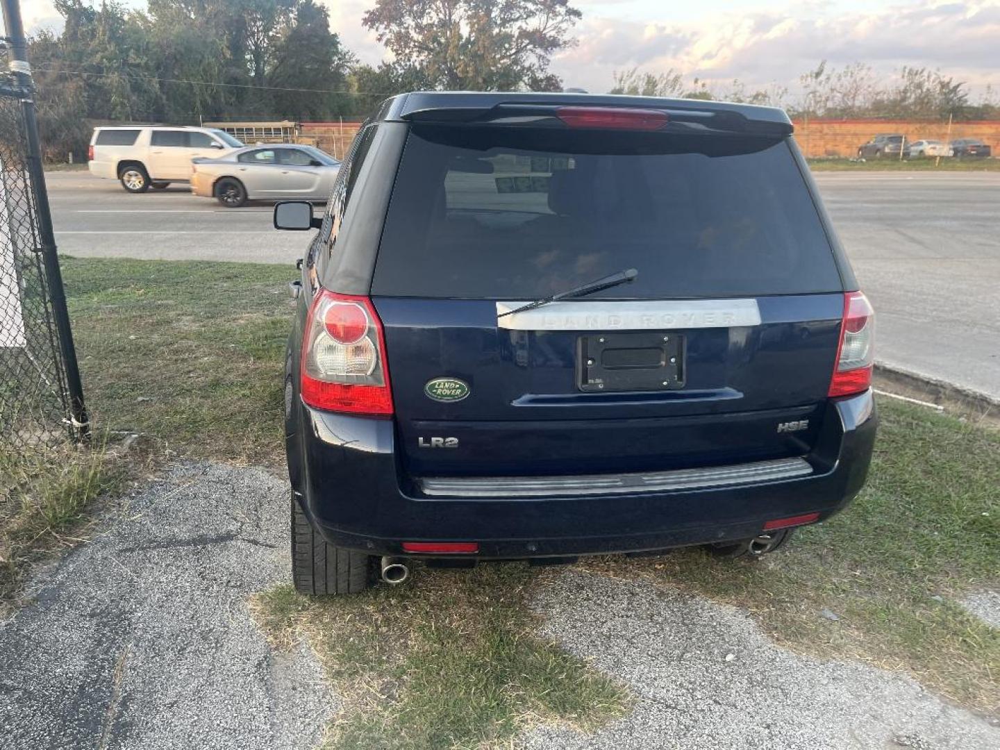 2008 BLUE LAND ROVER LR2 HSE (SALFT24N68H) with an 3.2L L6 DOHC 24V engine, AUTOMATIC transmission, located at 2303 West Mt. Houston, Houston, 77038, (281) 507-3956, 29.771597, -95.339569 - Photo#2