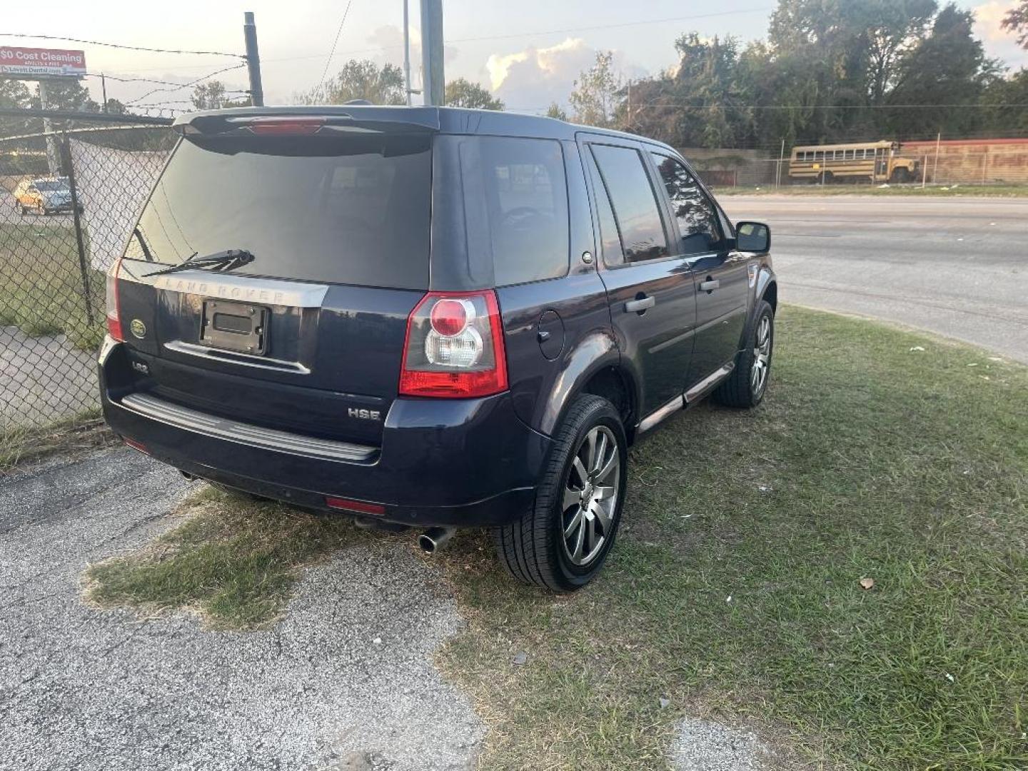 2008 BLUE LAND ROVER LR2 HSE (SALFT24N68H) with an 3.2L L6 DOHC 24V engine, AUTOMATIC transmission, located at 2303 West Mt. Houston, Houston, 77038, (281) 507-3956, 29.771597, -95.339569 - Photo#4