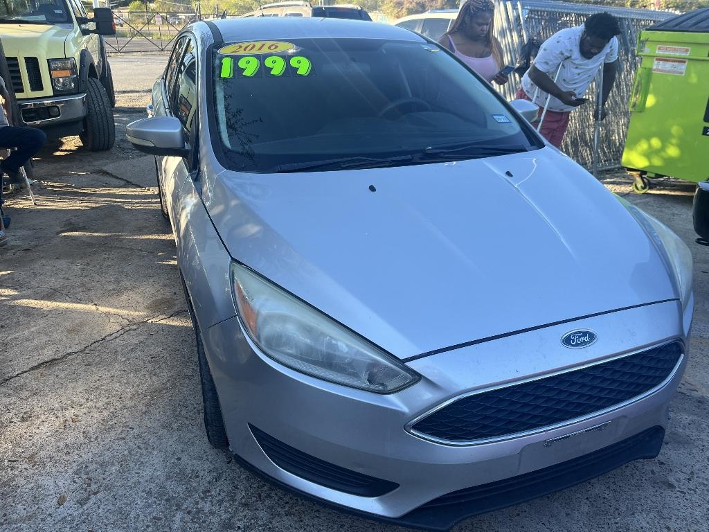 photo of 2016 FORD FOCUS SE Sedan