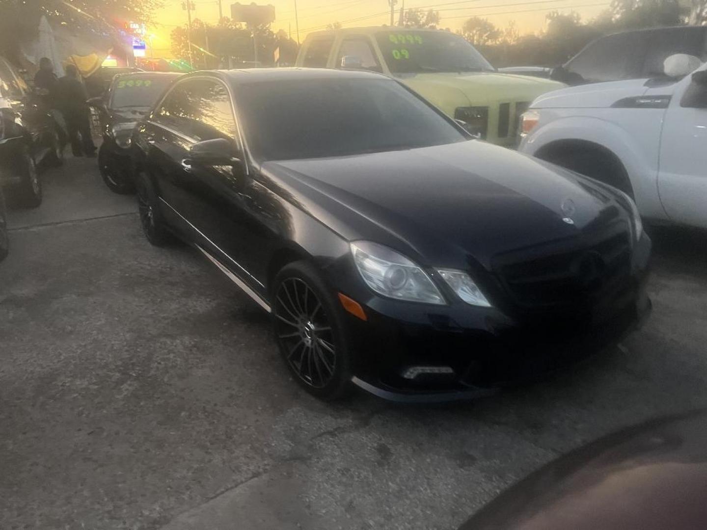 2010 BLACK MERCEDES-BENZ E-CLASS E550 Sedan (WDDHF7CB1AA) with an 5.5L V8 DOHC 32V engine, AUTOMATIC transmission, located at 2303 West Mt. Houston, Houston, 77038, (281) 507-3956, 29.771597, -95.339569 - Photo#0