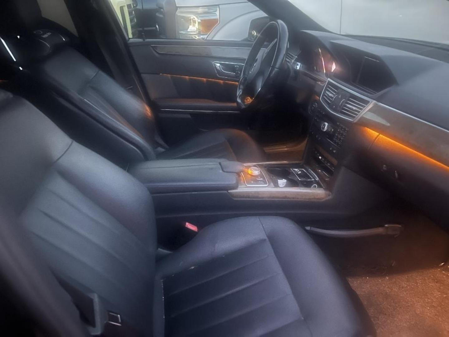 2010 BLACK MERCEDES-BENZ E-CLASS E550 Sedan (WDDHF7CB1AA) with an 5.5L V8 DOHC 32V engine, AUTOMATIC transmission, located at 2303 West Mt. Houston, Houston, 77038, (281) 507-3956, 29.771597, -95.339569 - Photo#1