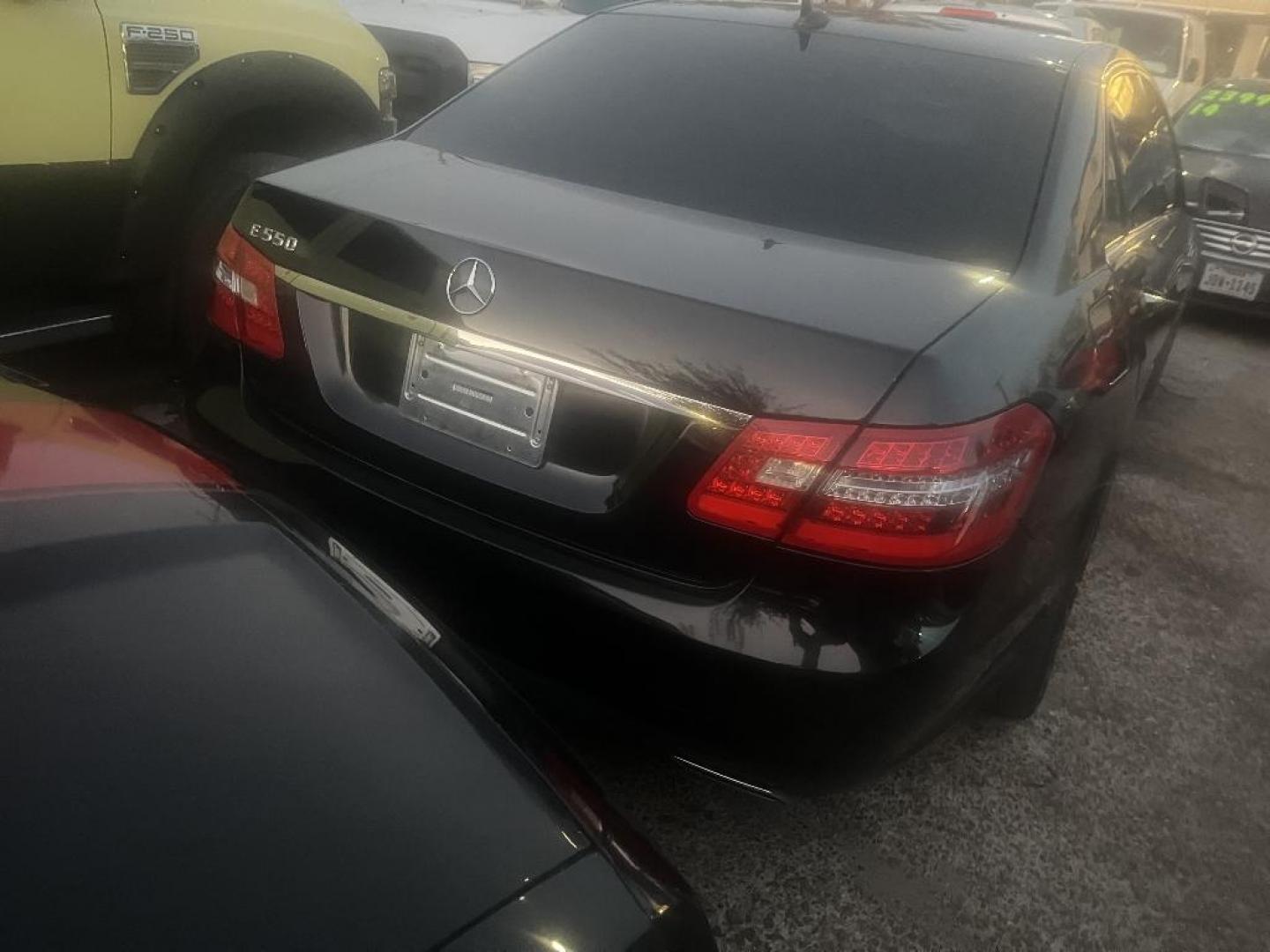 2010 BLACK MERCEDES-BENZ E-CLASS E550 Sedan (WDDHF7CB1AA) with an 5.5L V8 DOHC 32V engine, AUTOMATIC transmission, located at 2303 West Mt. Houston, Houston, 77038, (281) 507-3956, 29.771597, -95.339569 - Photo#2
