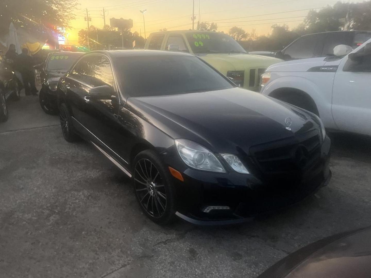2010 BLACK MERCEDES-BENZ E-CLASS E550 Sedan (WDDHF7CB1AA) with an 5.5L V8 DOHC 32V engine, AUTOMATIC transmission, located at 2303 West Mt. Houston, Houston, 77038, (281) 507-3956, 29.771597, -95.339569 - Photo#3