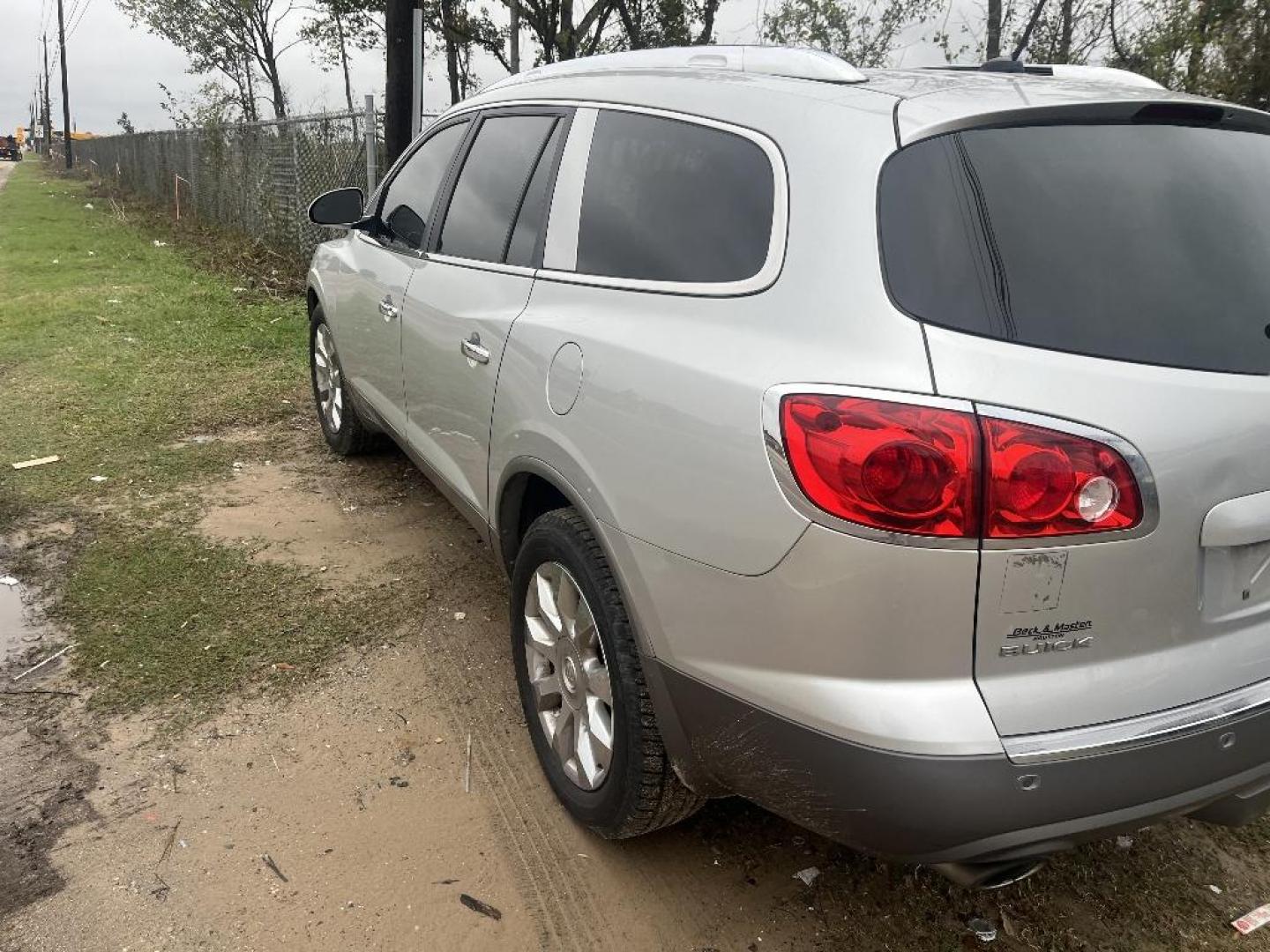 2011 GRAY BUICK ENCLAVE CX FWD (5GAKRAED4BJ) with an 3.6L V6 DOHC 24V engine, AUTOMATIC transmission, located at 2303 West Mt. Houston, Houston, 77038, (281) 507-3956, 29.771597, -95.339569 - Photo#2
