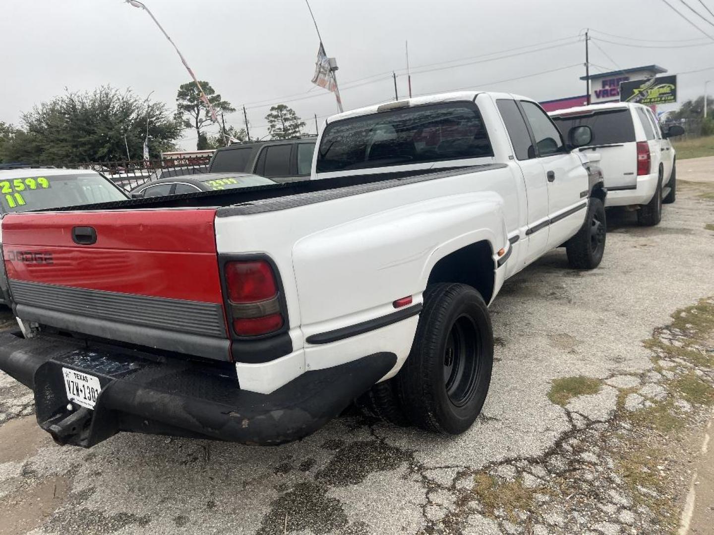 1999 WHITE DODGE RAM 3500 Quad Cab 2WD (1B7MC3363XJ) with an 5.9L L6 OHV 24V TURBO DIESEL engine, AUTOMATIC transmission, located at 2303 West Mt. Houston, Houston, 77038, (281) 507-3956, 29.771597, -95.339569 - Photo#1