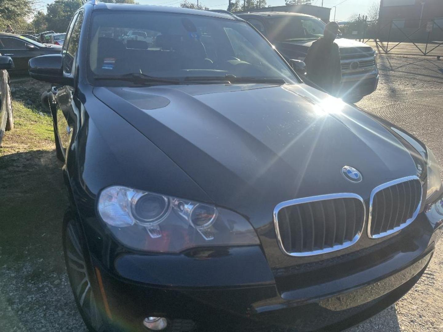 2013 BLACK BMW X5 xDrive35i (5UXZV4C59D0) with an 3.0L L6 DOHC 24V engine, AUTOMATIC transmission, located at 2303 West Mt. Houston, Houston, 77038, (281) 507-3956, 29.771597, -95.339569 - Photo#2