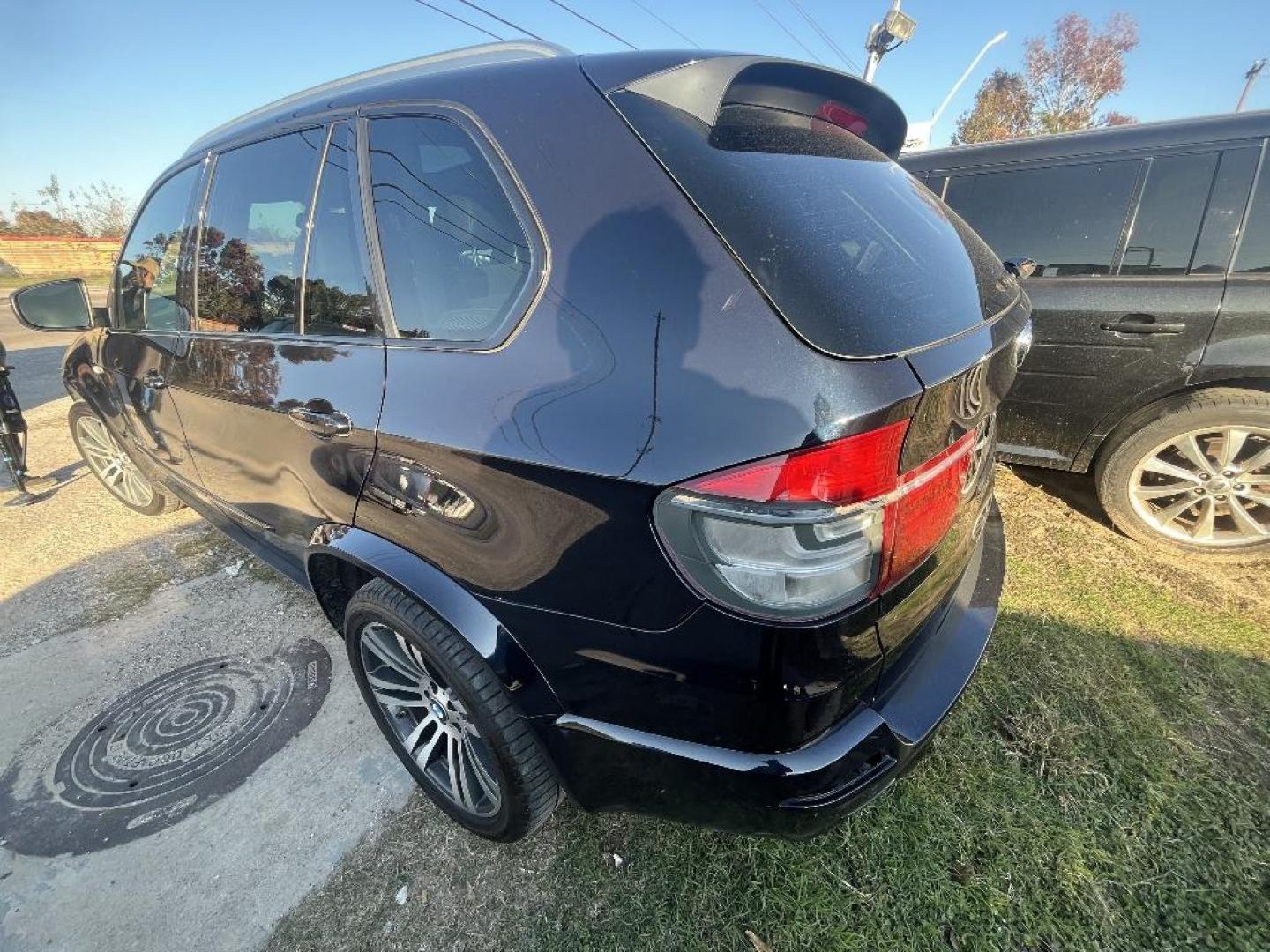 2013 BLACK BMW X5 xDrive35i (5UXZV4C59D0) with an 3.0L L6 DOHC 24V engine, AUTOMATIC transmission, located at 2303 West Mt. Houston, Houston, 77038, (281) 507-3956, 29.771597, -95.339569 - Photo#3