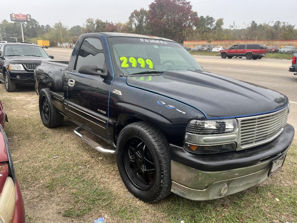 photo of 1999 CHEVROLET SILVERADO 1500 Regular Cab Short Bed 2WD