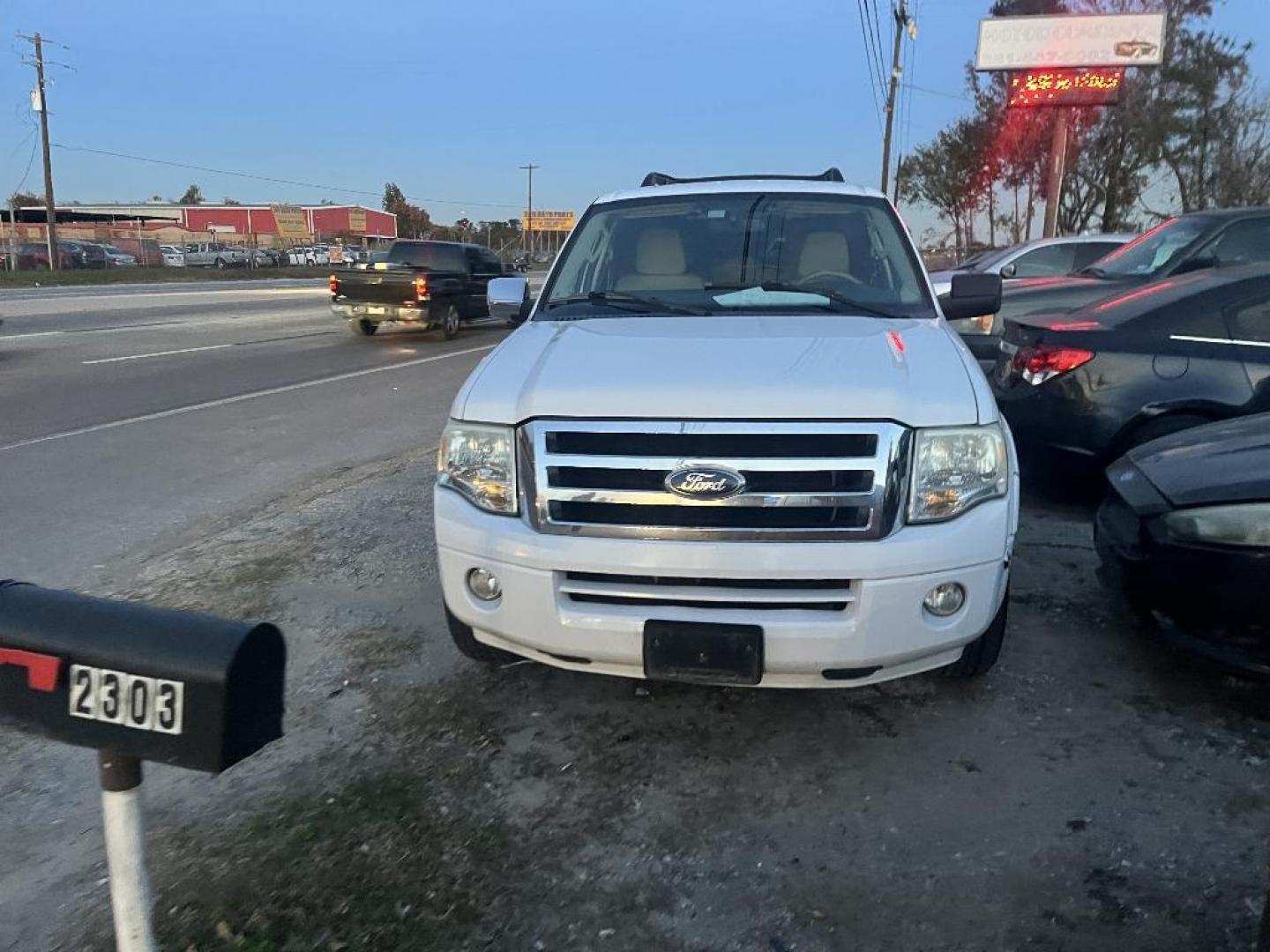 2010 WHITE FORD EXPEDITION EL XLT 2WD (1FMJK1F50AE) with an 5.4L V8 SOHC 16V FFV engine, AUTOMATIC transmission, located at 2303 West Mt. Houston, Houston, 77038, (281) 507-3956, 29.771597, -95.339569 - Photo#0