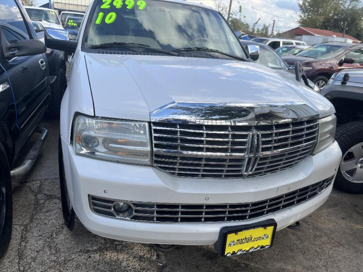 2010 WHITE LINCOLN NAVIGATOR L 4WD (5LMJJ3J55AE) with an 5.4L V8 SOHC 24V engine, AUTOMATIC transmission, located at 2303 West Mt. Houston, Houston, 77038, (281) 507-3956, 29.771597, -95.339569 - Photo#0